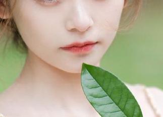 美媛馆 - SOLO-尹菲独特职业装写真合集：演绎职场女性的多样风格与气质.txt