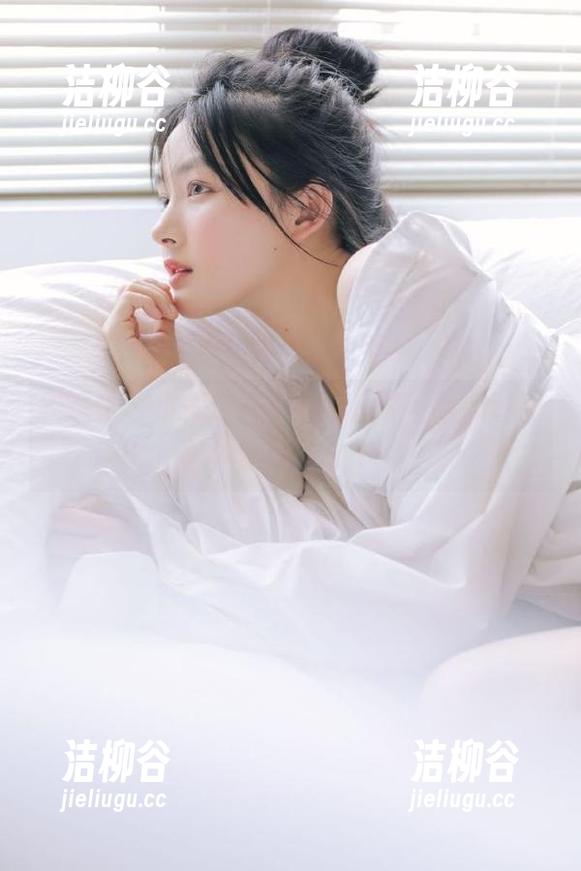 美媛馆-小尤奈 美媛馆 - 小尤奈红裙盛装出镜,最新套图写真重磅来袭.txt