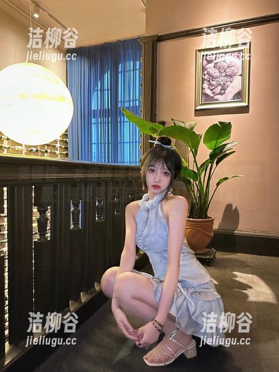 美媛馆-徐微微mia 美媛馆 - 水波荡漾徐微微mia泳池写真资源:感受夏日清凉的独特合集.txt