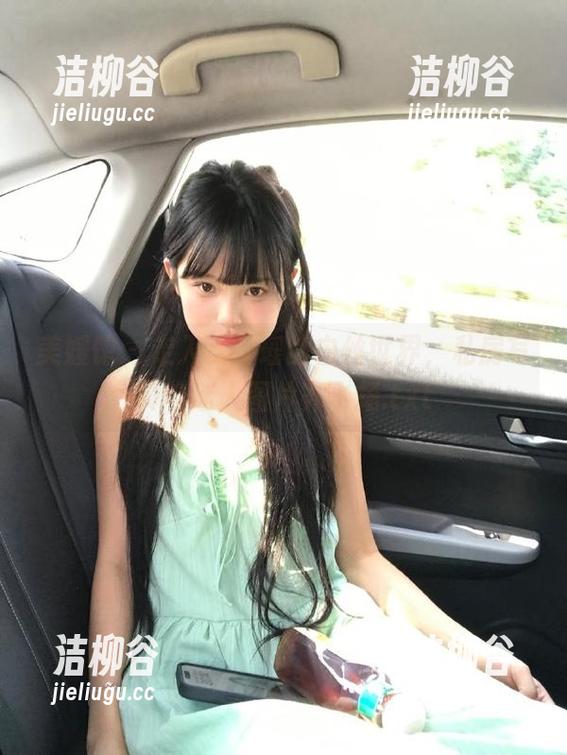 美媛馆-王馨瑶 美媛馆 - 走入王馨瑶的白丝世界,私房写真与迷人图片齐飞扬.txt