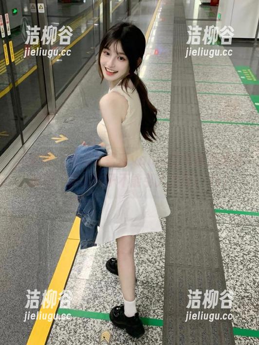 美媛馆-王馨瑶yanni 美媛馆 - 透视王馨瑶yanni的棉袜无圣光美图,谁说袜子不能引人注目?.txt