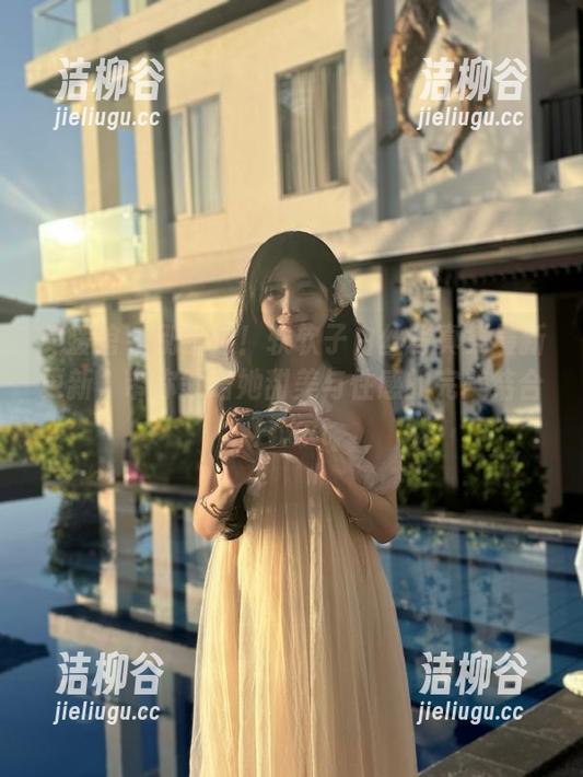 美媛馆-软软子 美媛馆 - 别错过!软软子白丝写真集最新更新,带你领略她甜美与性感的完美结合!.txt
