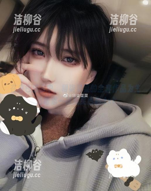 翎柒菜菜 在白色流云中,翎柒菜菜的全套作品为生活增添一抹搞笑色彩.txt