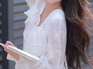微密圈 - 胜利的小生活女孩图集写真，直击内心深处的柔软与坚韧.txt