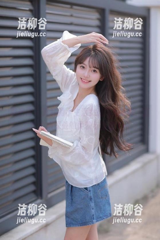 微密圈 - 胜利的小生活女孩图集写真，直击内心深处的柔软与坚韧.txt