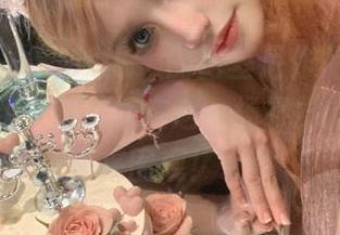 “芊川一笑MNK”的比基尼作品全集：从清新到火辣，尽在这一场视觉的盛宴，快来围观！.txt