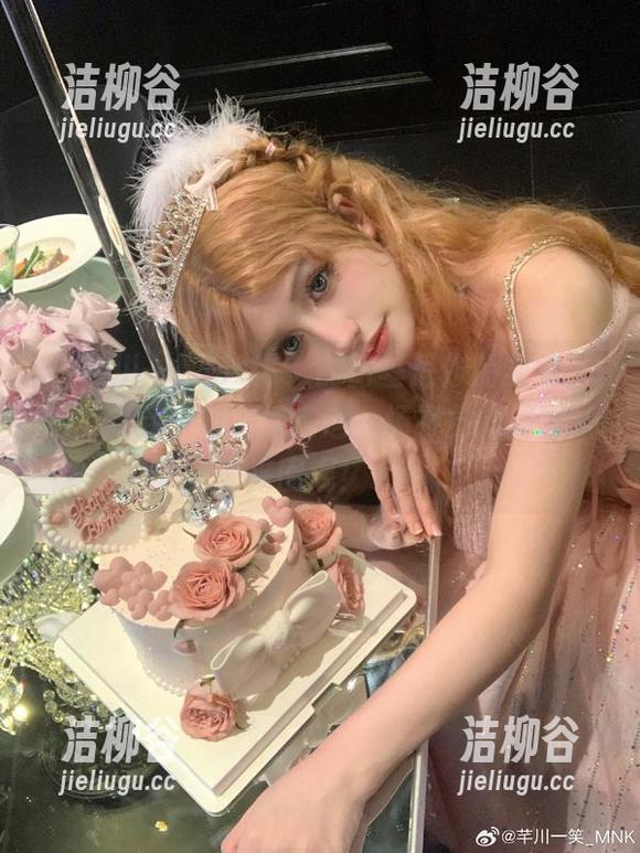 “芊川一笑MNK”的比基尼作品全集：从清新到火辣，尽在这一场视觉的盛宴，快来围观！.txt
