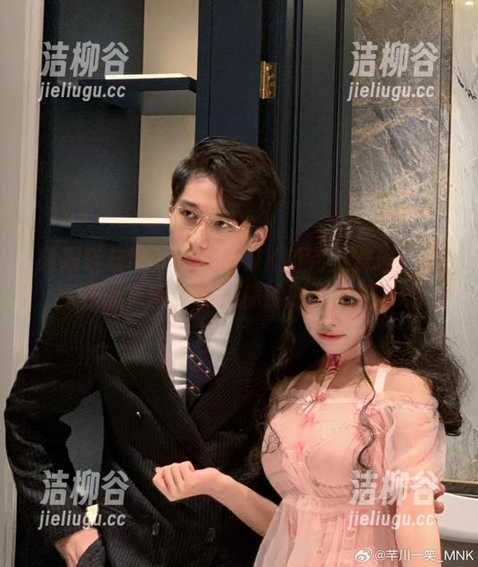 芊川一笑MNK 高跟鞋与芊川一笑MNK的完美邂逅:最新作品更新,点亮你的时尚灵感.txt