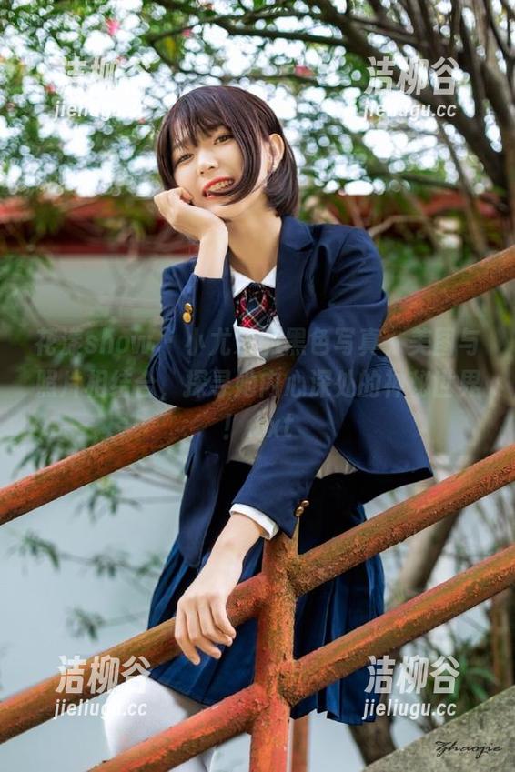 花漾show - 小尤奈的黑色写真，美图与照片相结合，探寻她内心深处的神秘世界！.txt