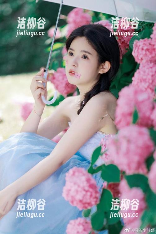 花漾show - 小热巴的新作已上线，秘书角色在图库作品中绽放无限魅力！.txt