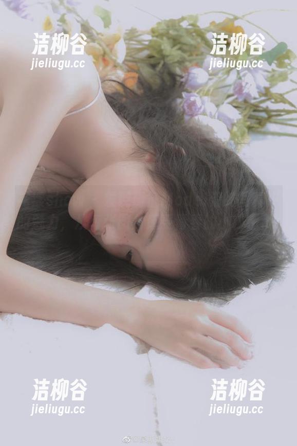 花漾show - 发现葛征Model清纯写真中的魅力，从每张图片感受青春的小秘密.txt