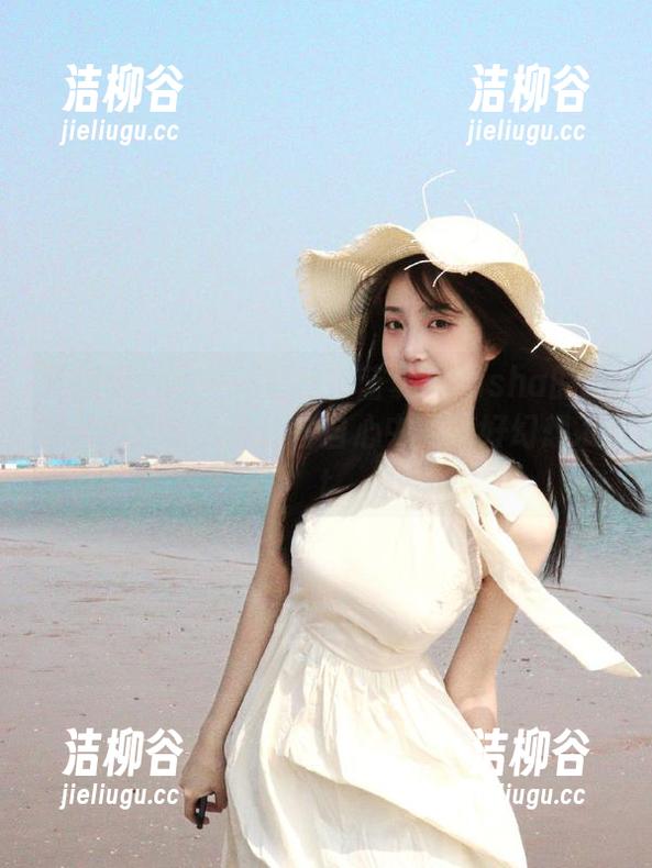 花漾show - 一起欣赏蓝夏Akasha的眼镜写真分享，寻找各自心中的美好幻想.txt