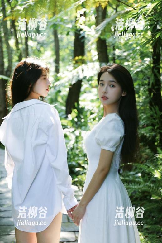 花漾show - 深入赵惟依coco制服美图合集，感受她独特气质与风格的多样性.txt