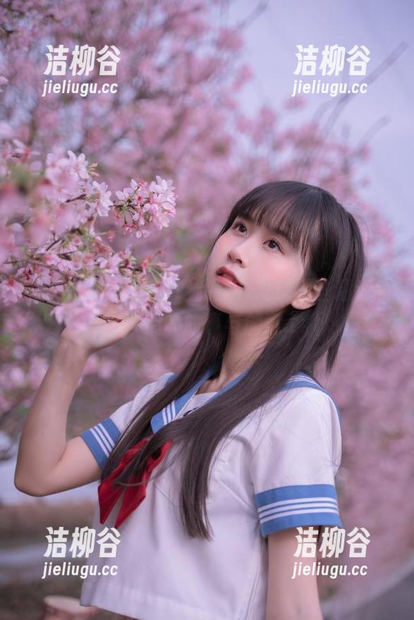 深入萌芽儿o0的遐私房，发现那些精选COS背后的故事与创意.txt