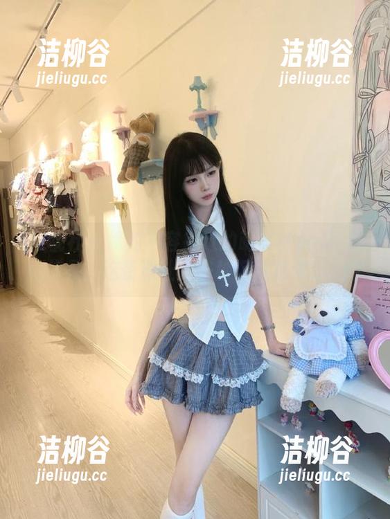 蜜桃社 - 绝对不容错过的萌美Moemi黑丝作品，这资源让人一秒沉迷其中！.txt