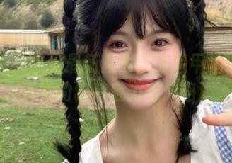 袜啵啵 - 小安最新套图：涂指甲油的瞬间，展现她的独特魅力与风格！.txt