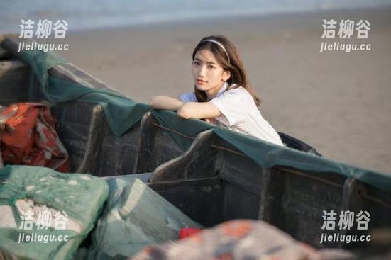袜啵啵 - 原图无圣光揭秘：糯米白丝（脚尖加固款）写真，将美丽与不羁展现得淋漓尽致！.txt