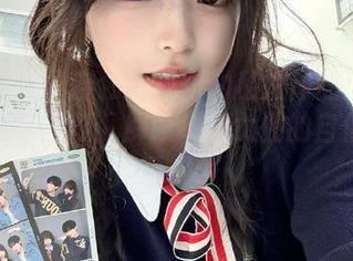 袜啵啵 - 雪糕独特视角的私拍作品：堆堆袜套（花絮版）解读现代女性的自信与风采.txt