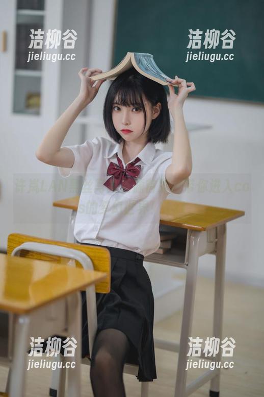 许岚LAN 许岚LAN黑丝写真资源首发,带你进入cos的梦幻世界!.txt