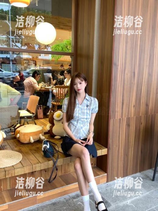 语画界 - Miko酱吖女孩的写真美图，演绎青春与梦幻的完美结合.txt