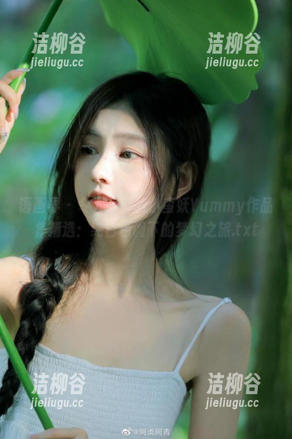 语画界 - 令人心醉的小蛮妖Yummy作品集精选：纯白色调下的梦幻之旅.txt
