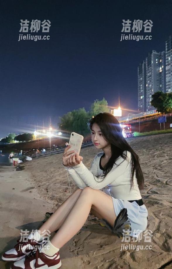 语画界 - 精美的徐莉芝Booty旗袍写真全套：让古典与现代在这一瞬间完美相遇！.txt