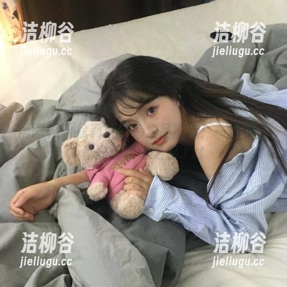 语画界 - 徐莉芝黑色作品图集：一场视觉盛宴的艺术之旅.txt