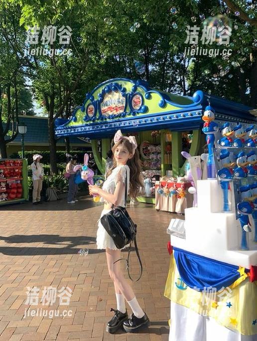 语画界 - 每周图包更新！月音瞳短裤写真诠释独特魅力与个性风格.txt