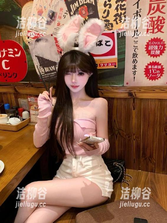 语画界 - 潘朵拉Laa女孩写真福利，探索她的魅力与个性.txt