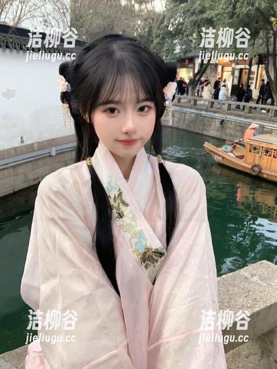 语画界 - 王馨瑶yanni的贵州旅拍：看她如何把风景都拍成了自己的陪衬，原图曝光.txt