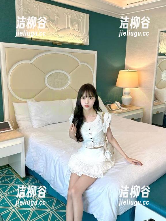 语画界 - 免费下载绯月樱_Cherry的秘密图库，发现她摄影背后的故事与美感.txt
