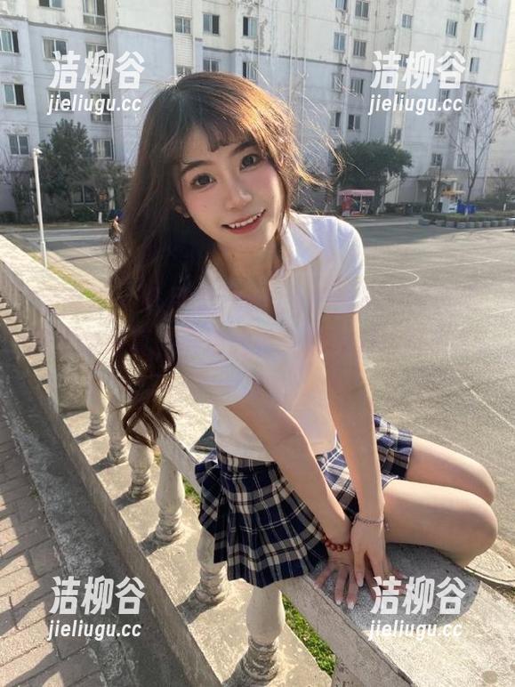 语画界 - 绯月樱cherry旗袍旅拍黑丝吊袜定制写真，展现独特女性魅力与风情.txt