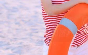 语画界 - 蜜桃酱定制浴室写真，展现独特魅力的一系列梦幻图片.txt