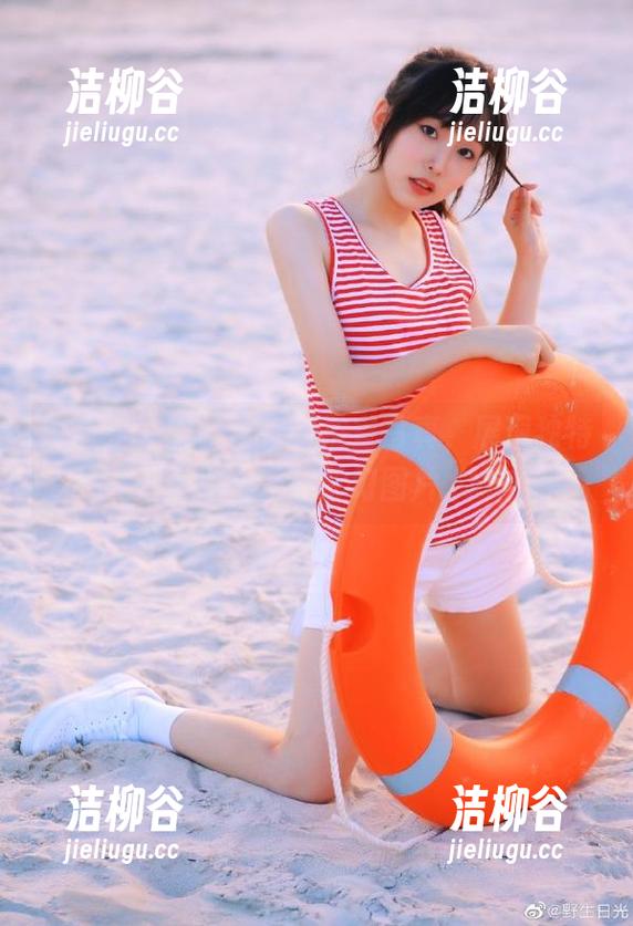语画界 - 蜜桃酱定制浴室写真，展现独特魅力的一系列梦幻图片.txt