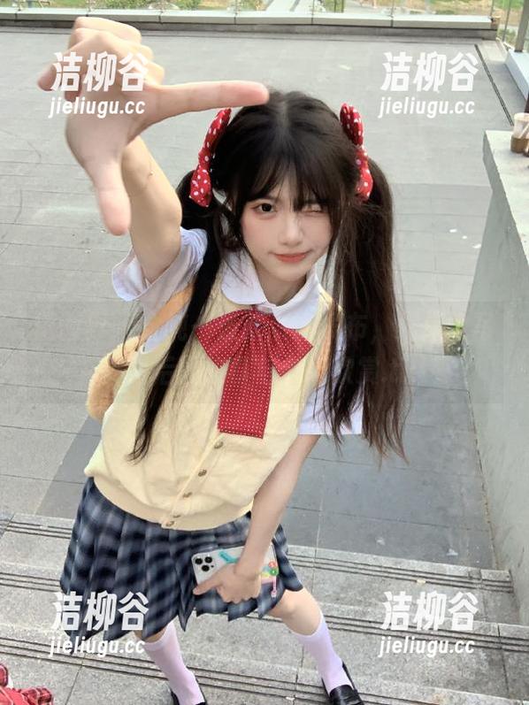 语画界 - 金纯一最新资源发布，死库水写真背后的故事与魅力欣赏.txt