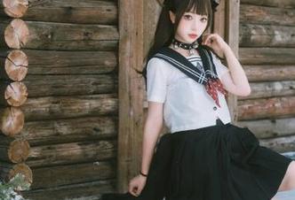 重温贝贝琪Becky牛仔裤作品集里的经典瞬间，发现丰富的时尚资源.txt