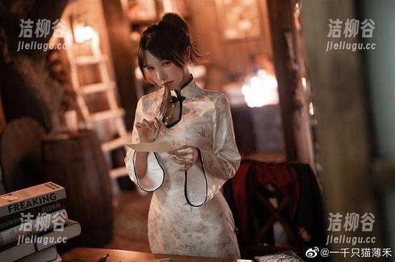 超级小禾儿 超级小禾儿短裤高清图包,时尚与魅力并存的独特体验!.txt