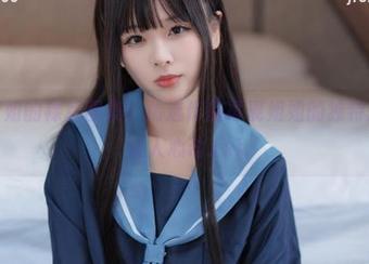 轩萧学姐的裸足图集：精选作品再现姐姐的独特风采，让人心动.txt