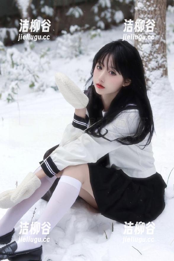 轰趴猫 - 陈雅漫办公室写真集大公开，精选原图展现她的独特气质.txt