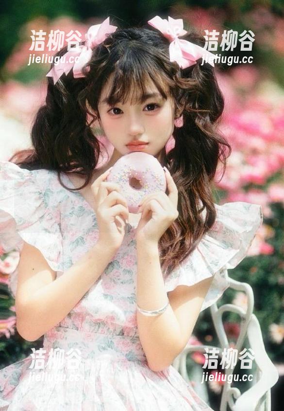 黑丝白丝的冒险：轻兰映画户外写真集，欢迎踏入这场视觉的黑白马拉松！.txt