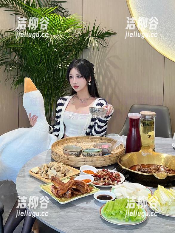 过期米线线 被“过期米线线”的“电竞猫咪”写真图片深深吸引,这将是一场视觉与心灵的双重盛宴!.txt