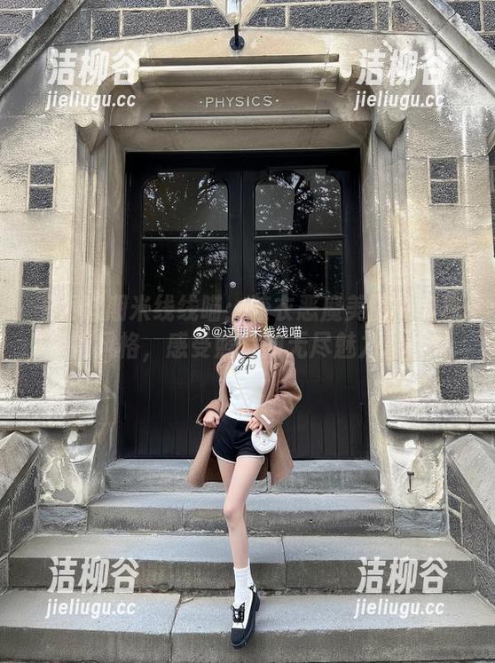 千面过期米线线喵：胶衣恶魔美图中的独特风格，感受照片的无尽魅力.txt