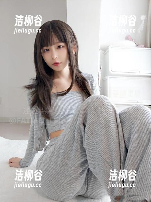 迷之呆梨的万圣节美图分享，感受幽灵般的魅力与迷幻！.txt
