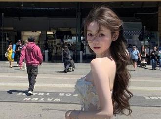 微密圈 - 赛道与梦想交织：迷人的五姨太带来的高清写真美学之旅.txt