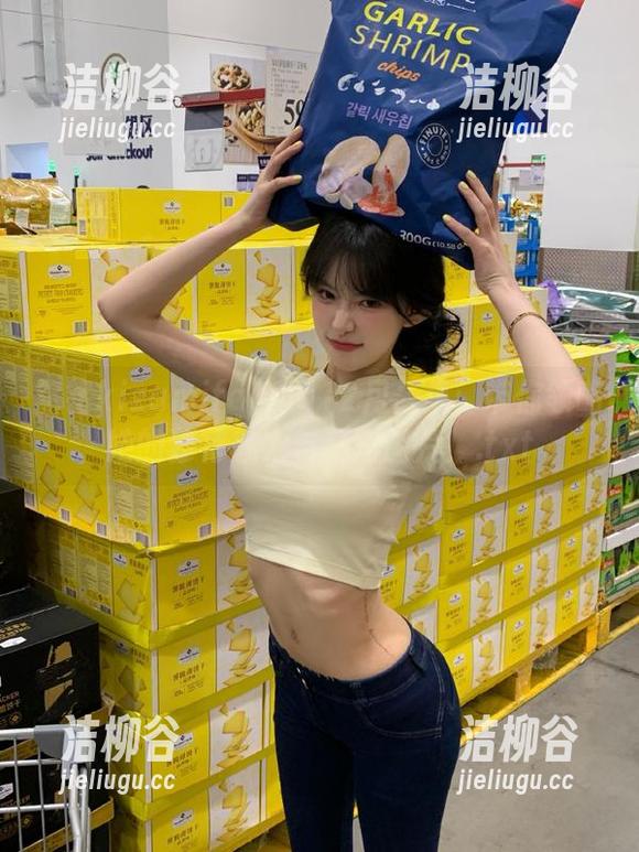 铭铭kizamifantia12月合集：带你领略她的独特魅力与精彩图片！.txt