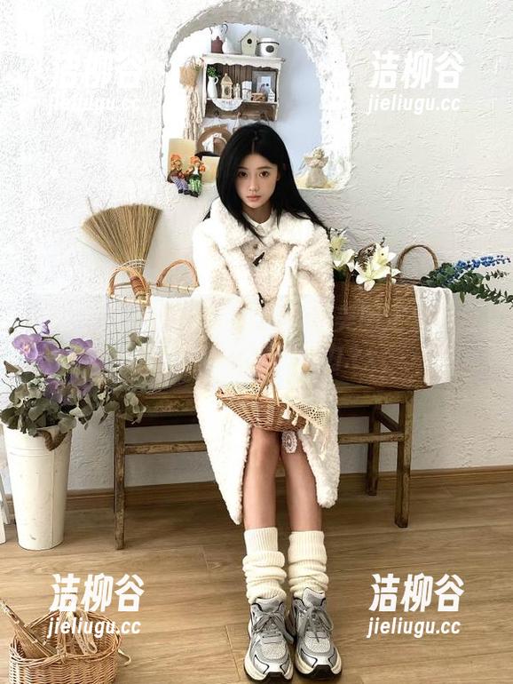 微密圈 - 瞧！陈佩奇用套装美图定义了全新的时尚潮流与魅力.txt