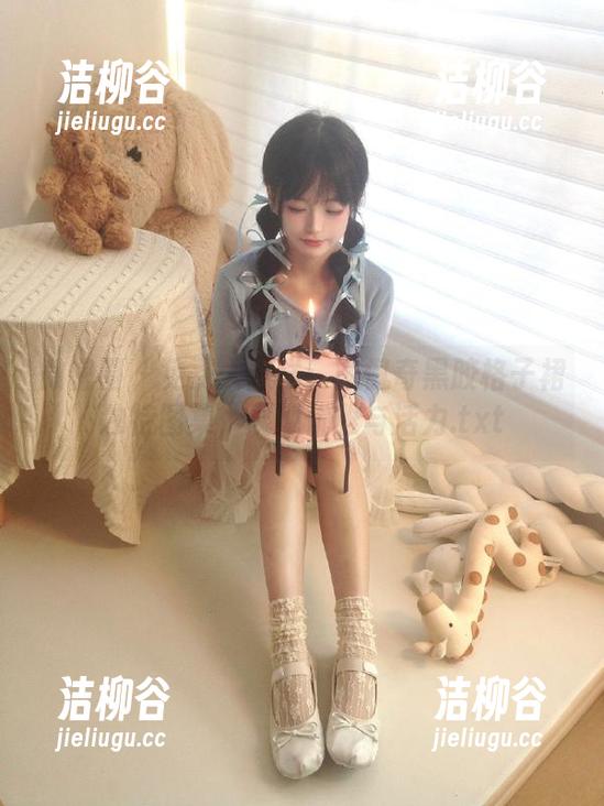 微密圈 - 免费大放送：陈佩奇黑胶格子裙独特图集，展现优雅与活力.txt