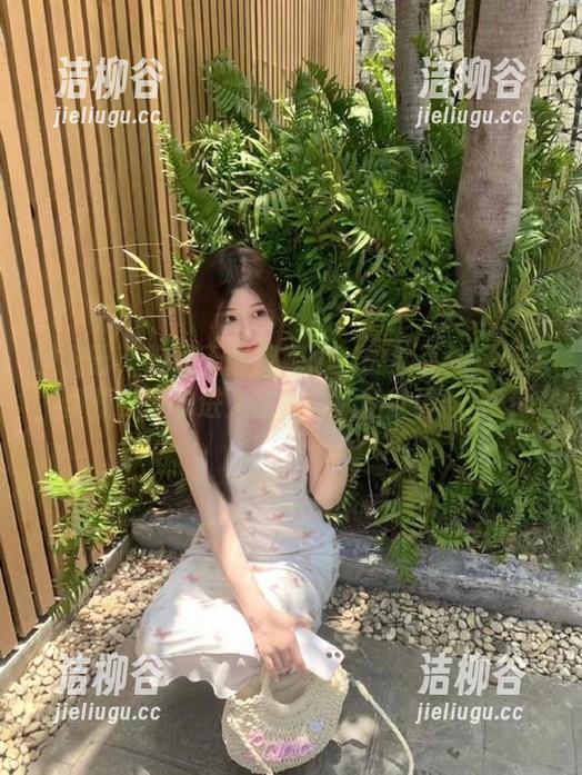 微密圈 - 陶醉于陈妮妮UNI的油亮丝足美图资源，带你进入娇艳动人的世界！.txt