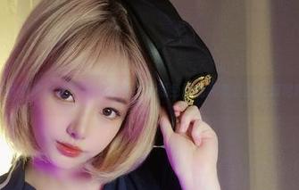 揭秘雯妹不讲道理黑丝半腿的魅力，获取免费的精美套图与惊艳瞬间！.txt