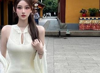 青丘女神 - 在线图集：艾玛的肉丝写真，谁说艺术不能性感？.txt